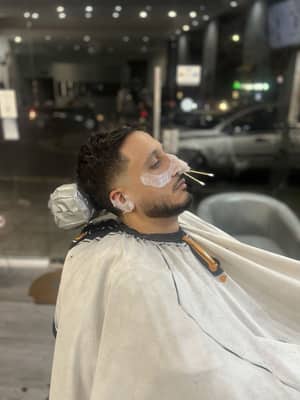 Mid taper & beard sculpting with wax - threading
